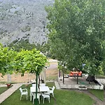 Bujtina Lecaj Affittacamere *