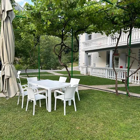 Bujtina Lecaj * Selce