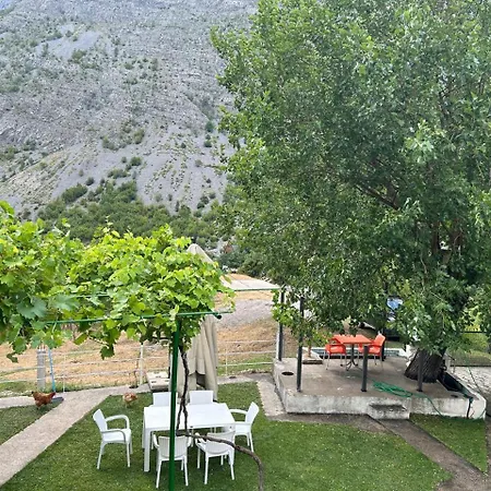 Bujtina Lecaj Πανσιόν 3*