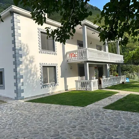 Bujtina Lecaj Πανσιόν