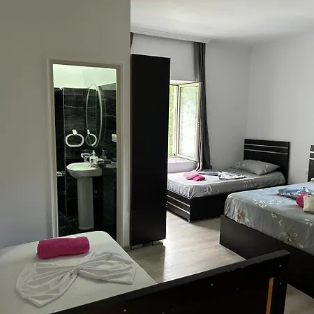 Bujtina Lecaj * Selce