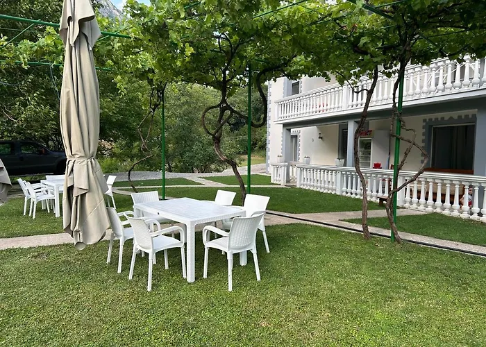 Bujtina Lecaj * Selce